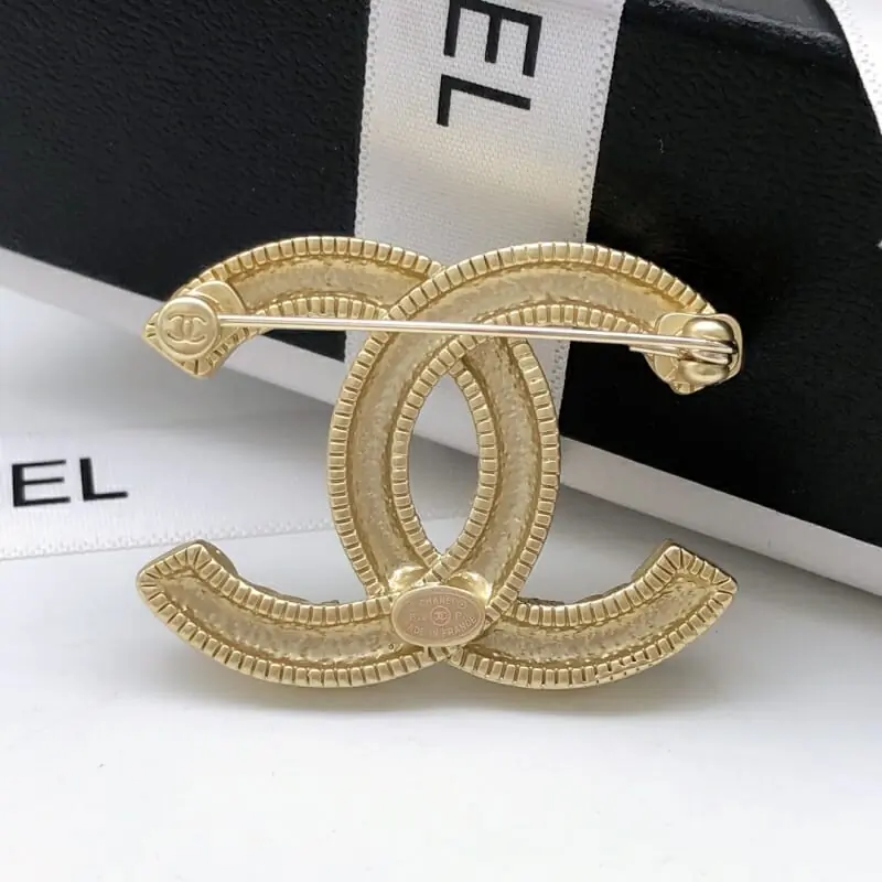 chanel brooches pour femme s_121354b1